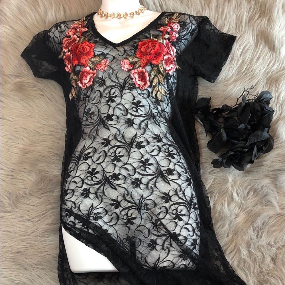 Sans Souci Lace swim suit cover up 🌹🌹size small